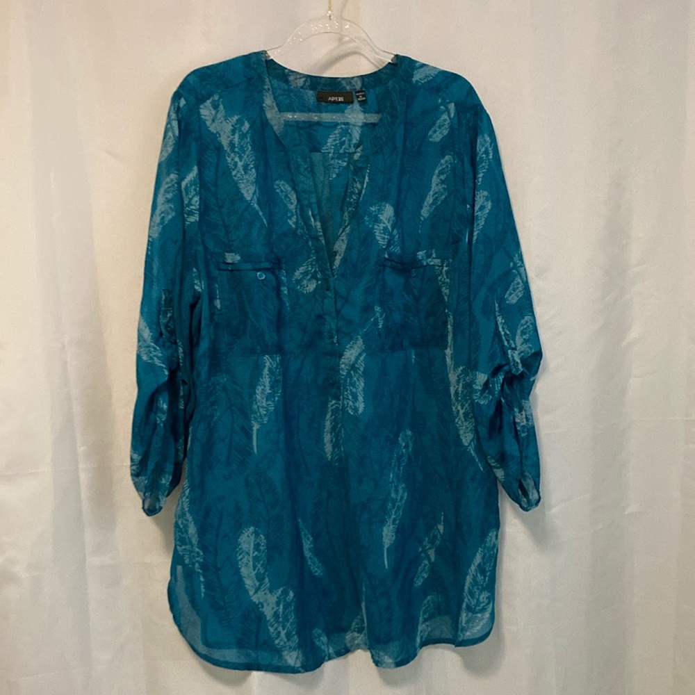 Women’s Apt 9 Tunic Style Shirt,Flowing sleeves and hemline